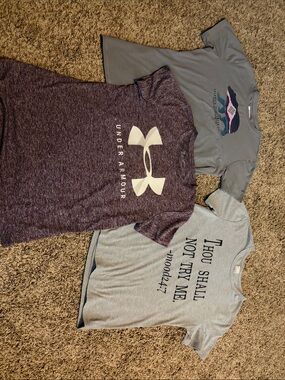 Women’s Medium Short Sleeve Tee lot of 3